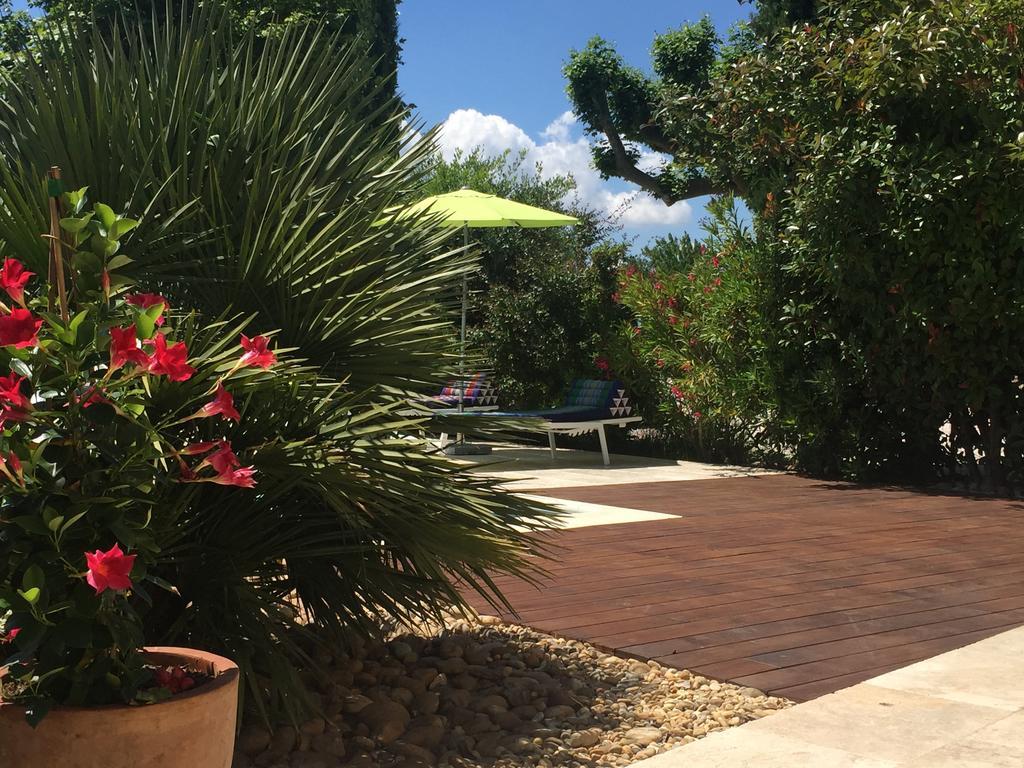 Mas De Mariette Bed & Breakfast Noves Exterior photo