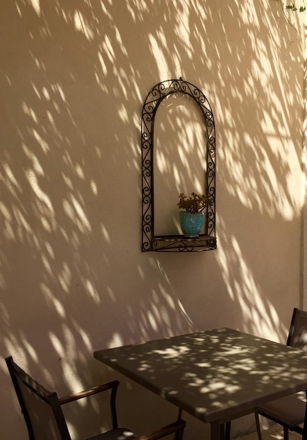 Mas De Mariette Bed & Breakfast Noves Exterior photo